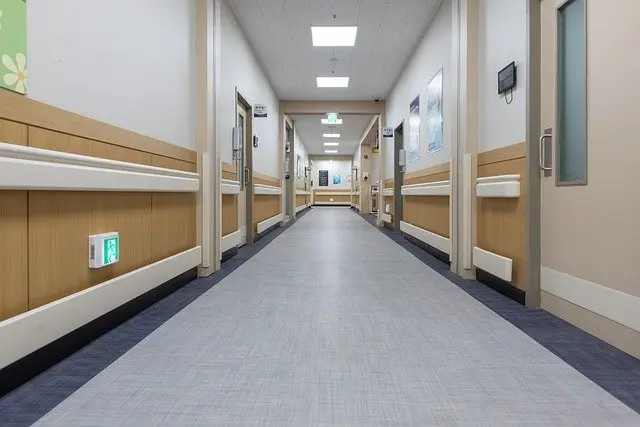 hallway-g18dd7540f_640