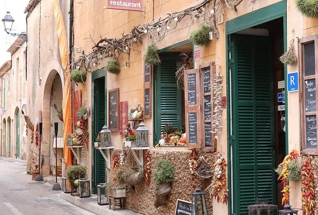  shops-2897328_640 