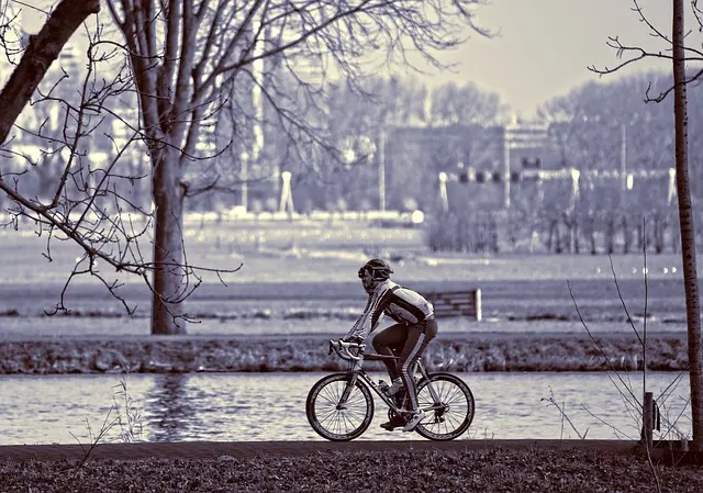 cyclist-3266644_640