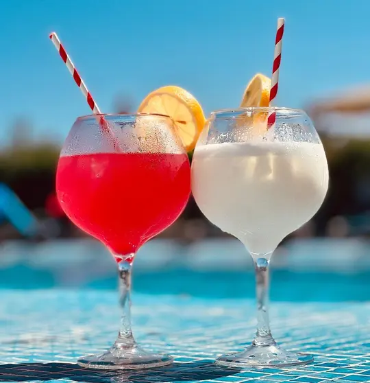 drinks-8047945_1280