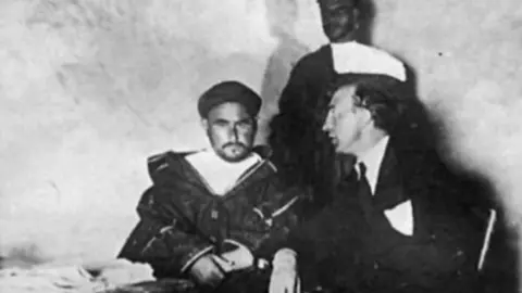  oteiza junto a abdelkrim 