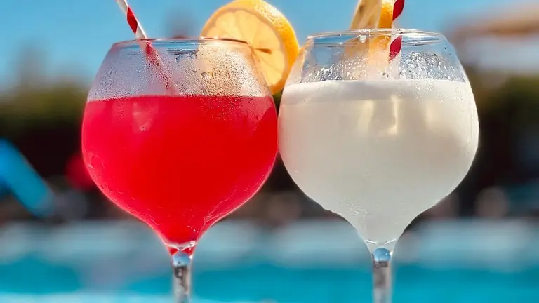 drinks-8047945_1280