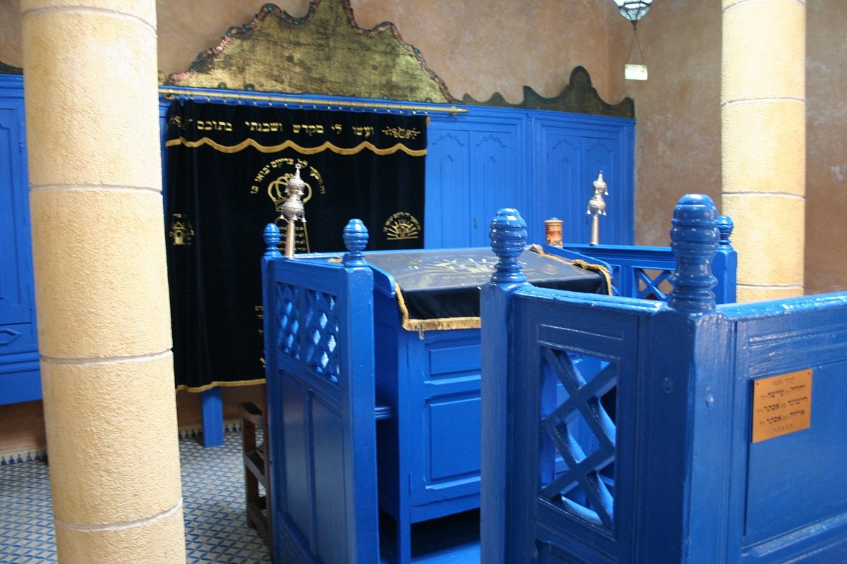 within-the-synagogue - copia